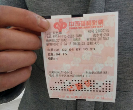 说着，她气喘吁吁的说道：对了，我差点忘了。